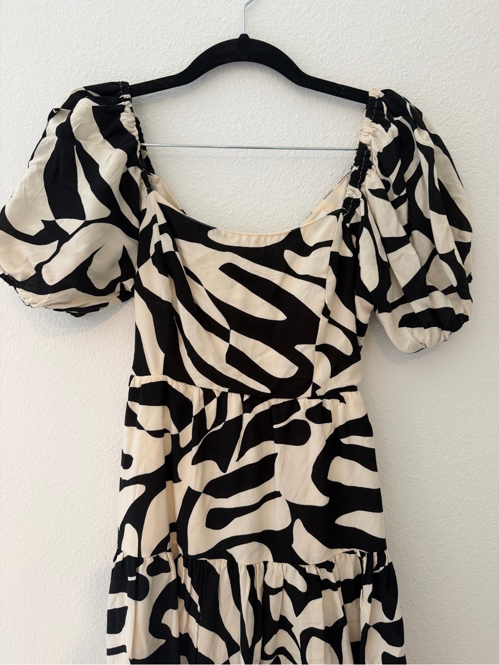 Black and Cream Puff-Sleeve Midi Dress - Backless
